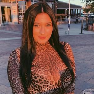 Meet your Posher, Emilie